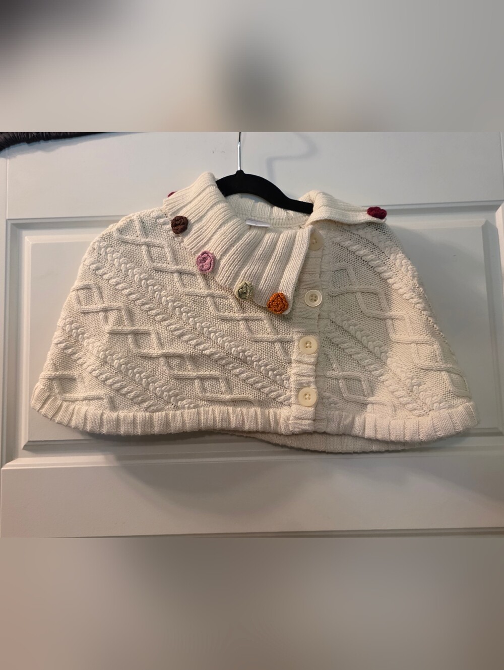 Girls Cable Knit Capelet Poncho With Crocet Flowets In Ivory Size 5-6T